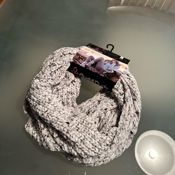 New Cuddl Duds Infinity scarf - Picture 8 of 12